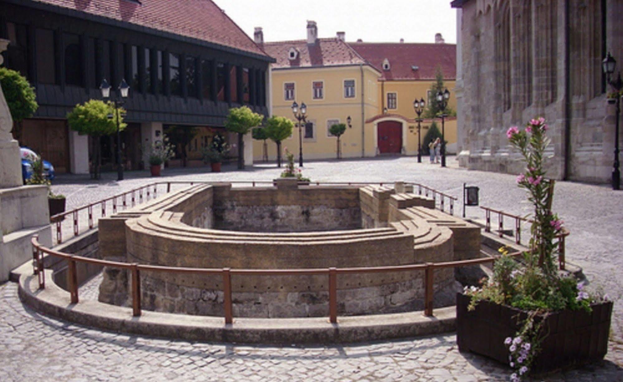 Hotel Konferencia Győr Exterior foto